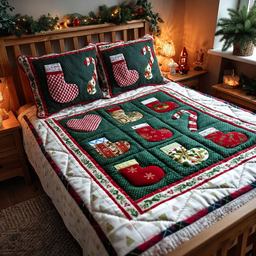 Cozy Stockings 3-Piece Quilted Bedding Set - Single (59" x 70")