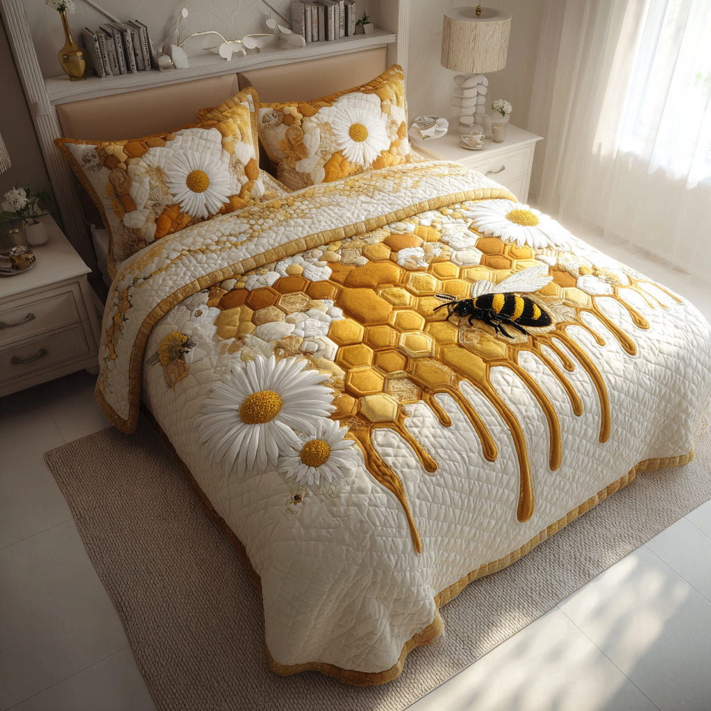 Honey Drip Bee 3-Piece Quilted Bedding Set - Single (59" x 70")