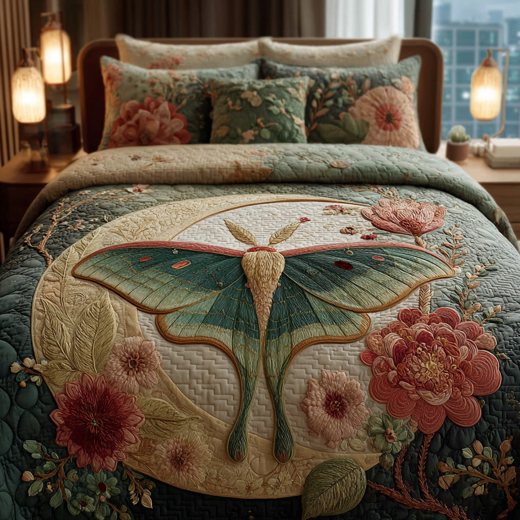 Moonlit Luna Moth 3-Piece Quilted Bedding Set - Single (59" x 70")