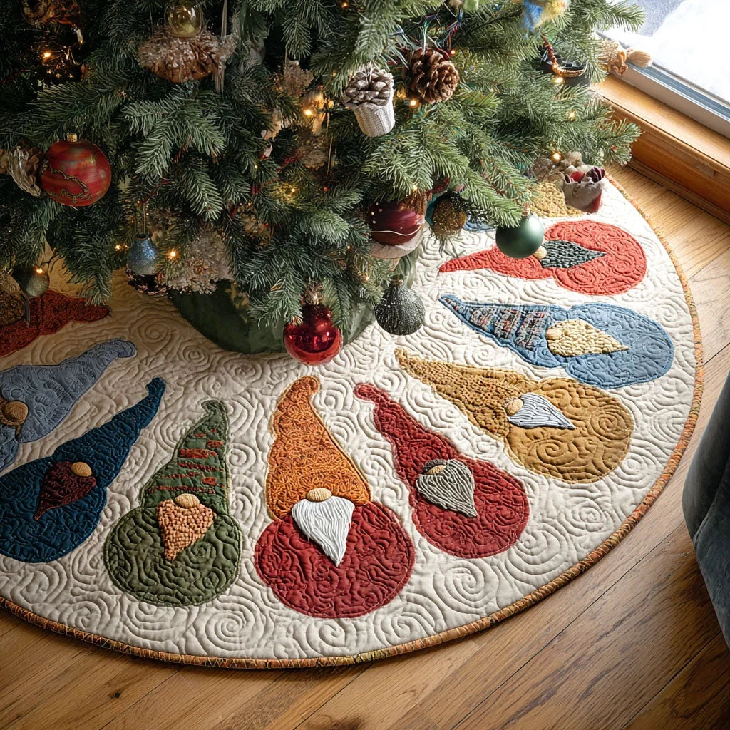 Cinnamon Whisker Christmas Quilted Tree Skirt