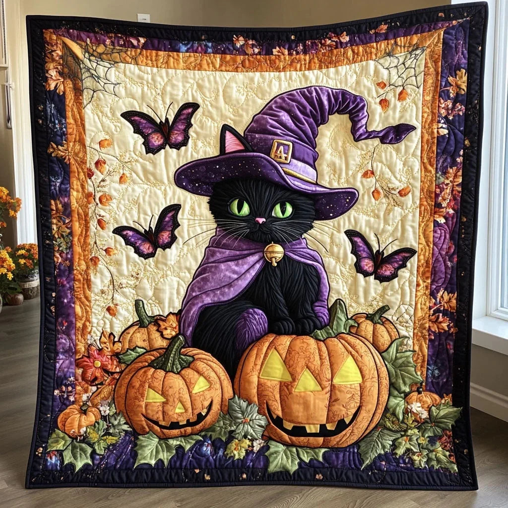 Green Eyes Quilt Blanket