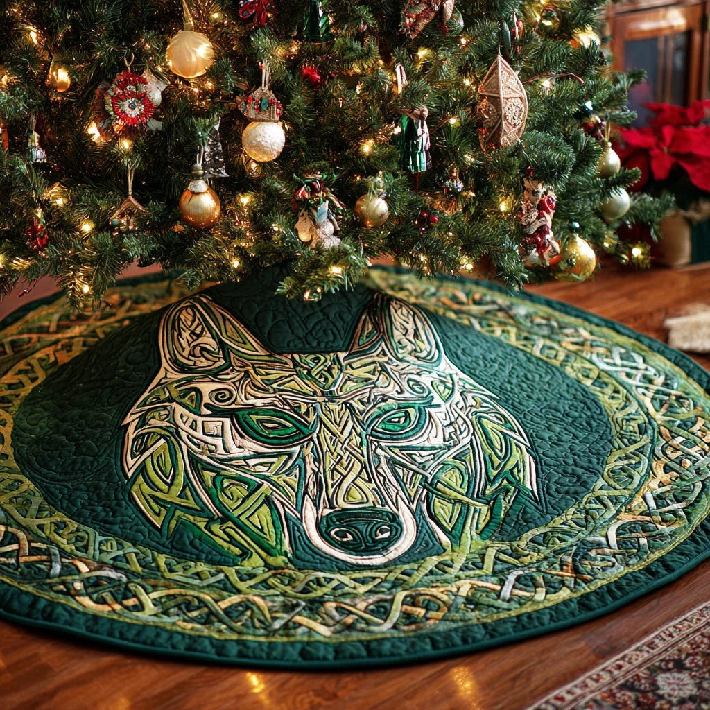 Highland Wolf Circle Christmas Quilted Tree Skirt