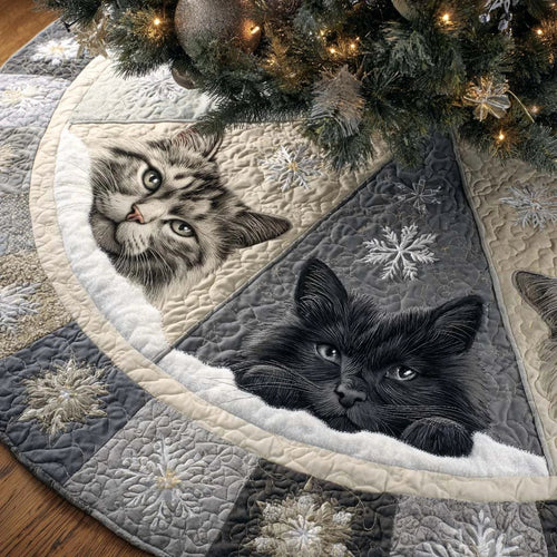 Snowy Peek Quilted Tree Skirt